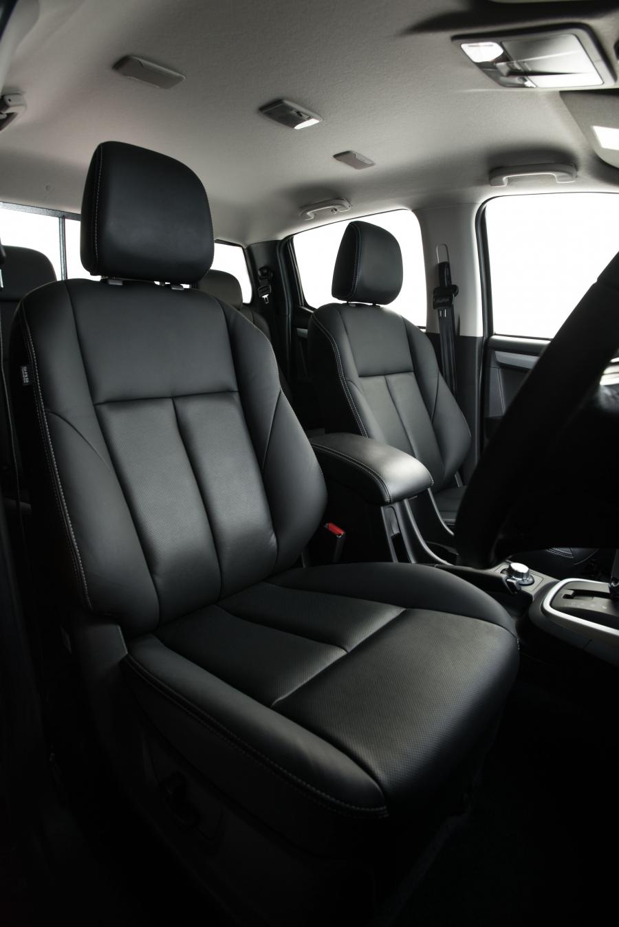 Интерьер Isuzu D-Max LX Double Cab 2018 года  (ZA) (фото 18 из 37)